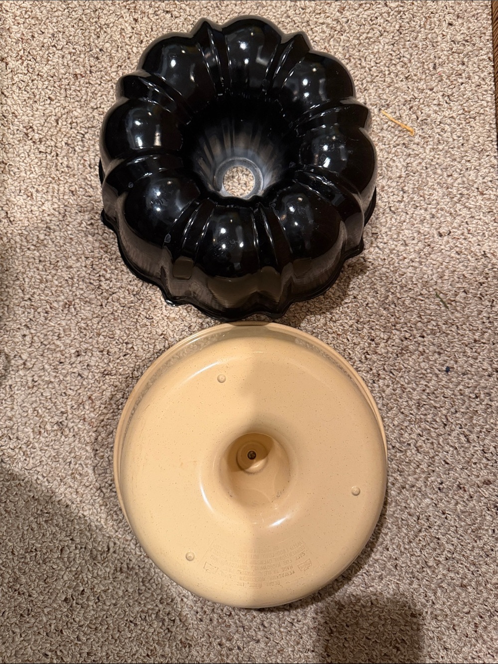 Set of Two Bundt Cake Pans - White Ceramic & Dark Nonstick - Picture 4 of 4